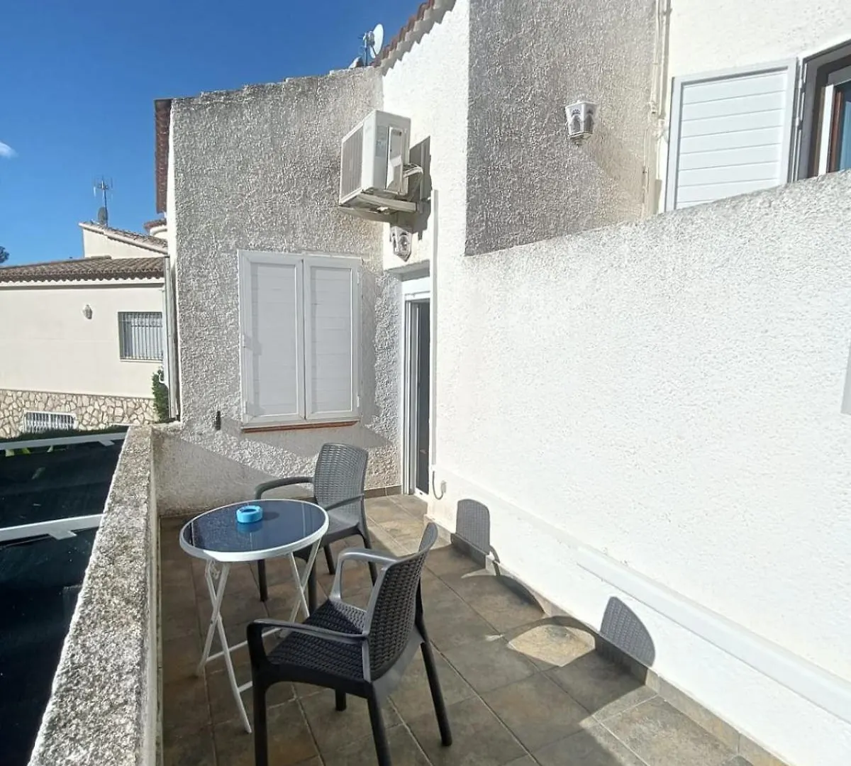 Apartment Alojamiento Entero Vivienda En Les Tres Cales Spain
